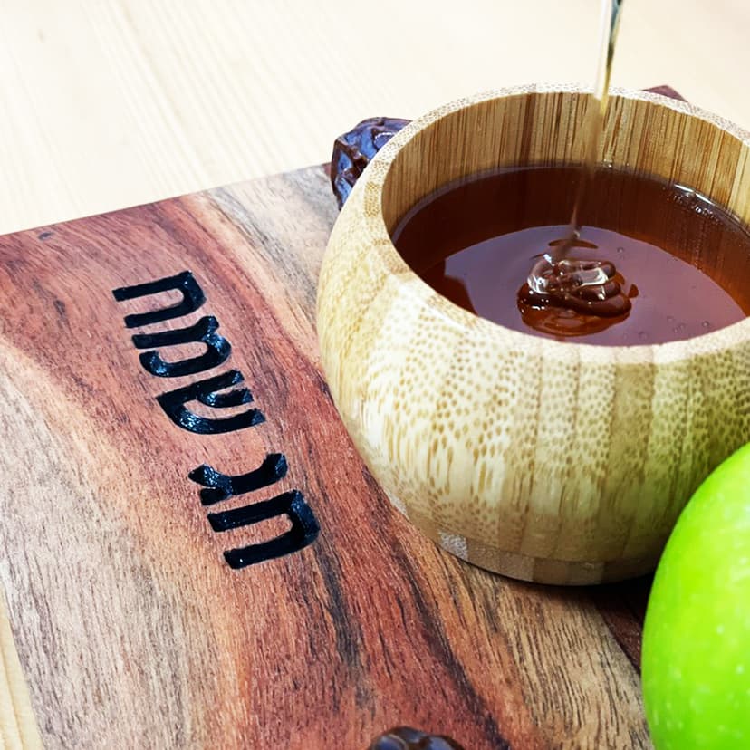 Chag Sameach Engraved Wooden Serving Tray – Personalized Jewish Holiday Gift for Pesach, Sukkot & More